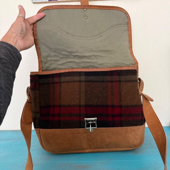 Vintage ORVIS Red Plaid Wool & Brown Leather Men's Crossbody Messenger Bag - Picture 9 of 12